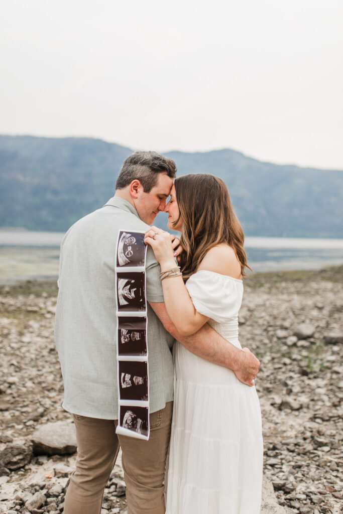 pregnancy announcement photos along the columbia river gorge 