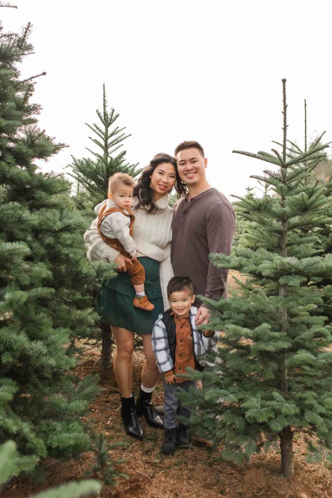 Christmas Tree Farm Mini Sessions in Washougal, WA: Cozy, Candid Family Holiday Photos at Farrell Farms