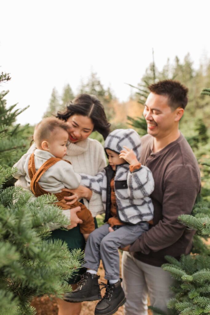 Cozy, Candid Family Holiday Photos at Farrell Farms