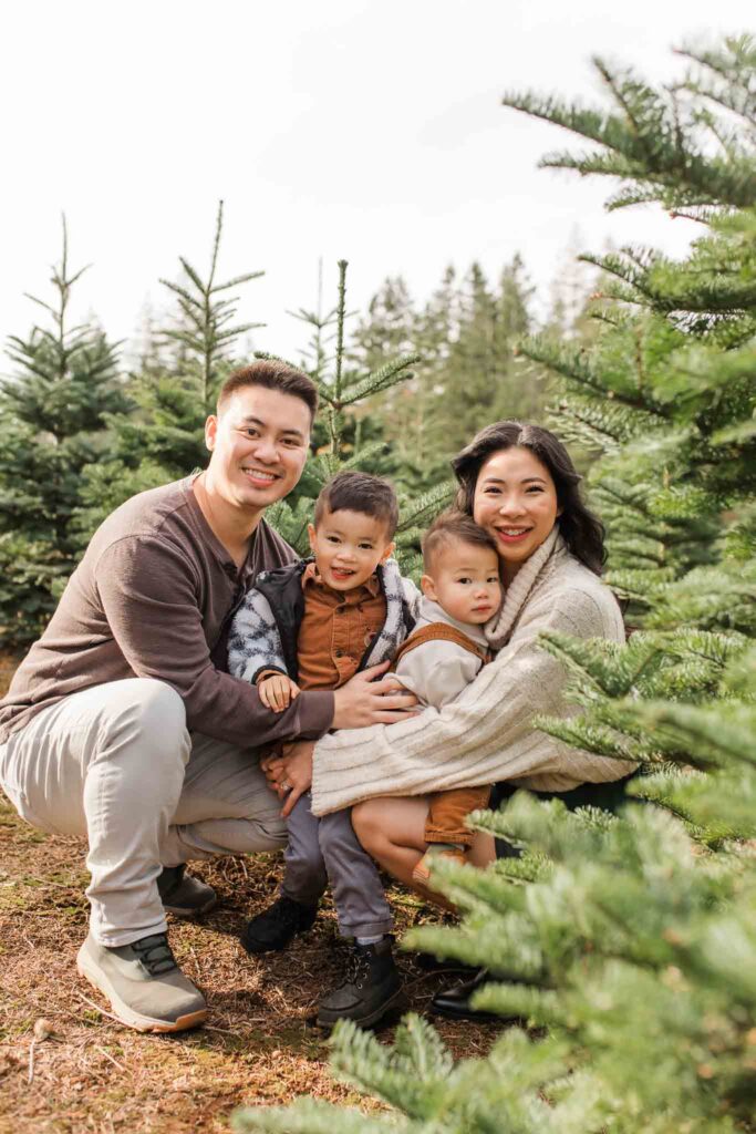 Christmas Tree Farm Mini Sessions in Washougal, WA: Cozy, Candid Family Holiday Photos at Farrell Farms