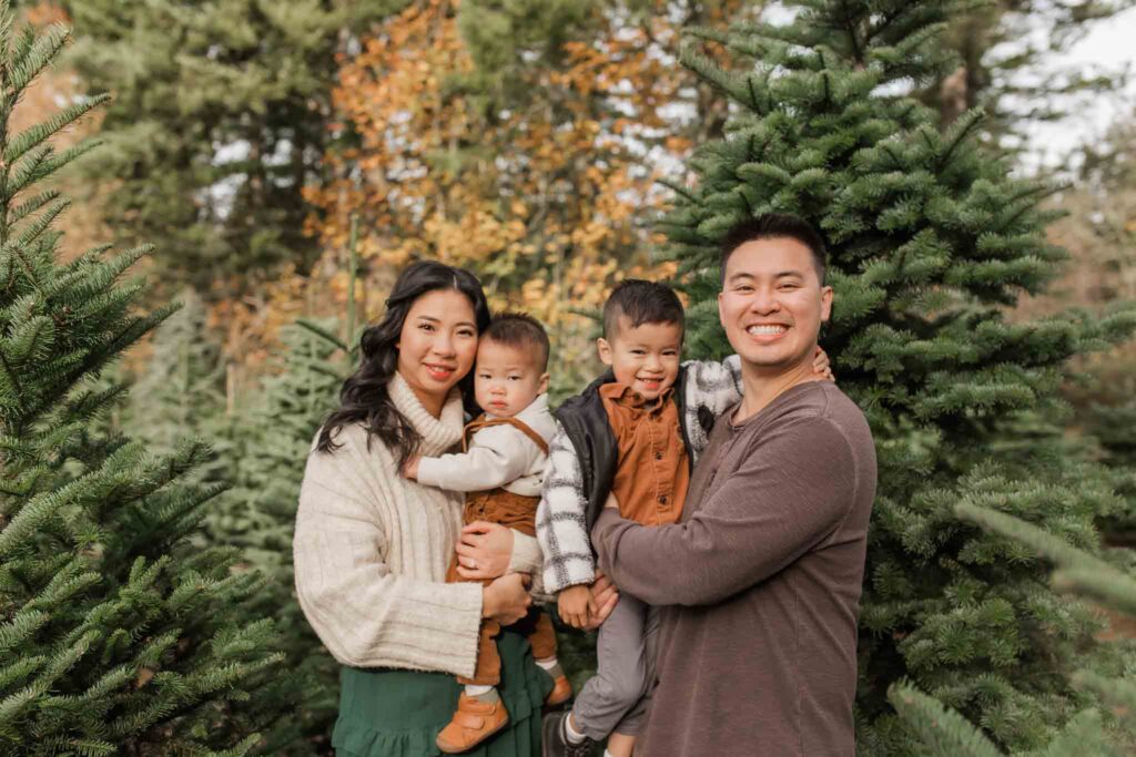 Christmas Tree Farm Mini Sessions in Washougal, WA: Cozy, Candid Family Holiday Photos at Farrell Farms