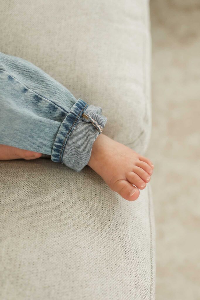 detail photo of a toddler's toes by a Vancouver WA in-home family photographer