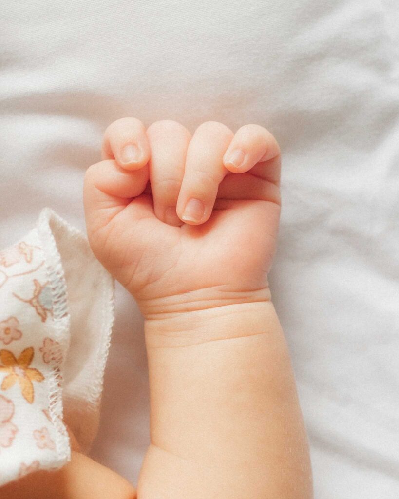 Washougal WA in-home newborn photographer capturing detail photos of the baby's itty bitty hands